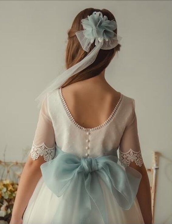 Vestido de comunión Marla X102 con fajín azul bebé 2 Vestido de comunión Marla X102 (espalda)