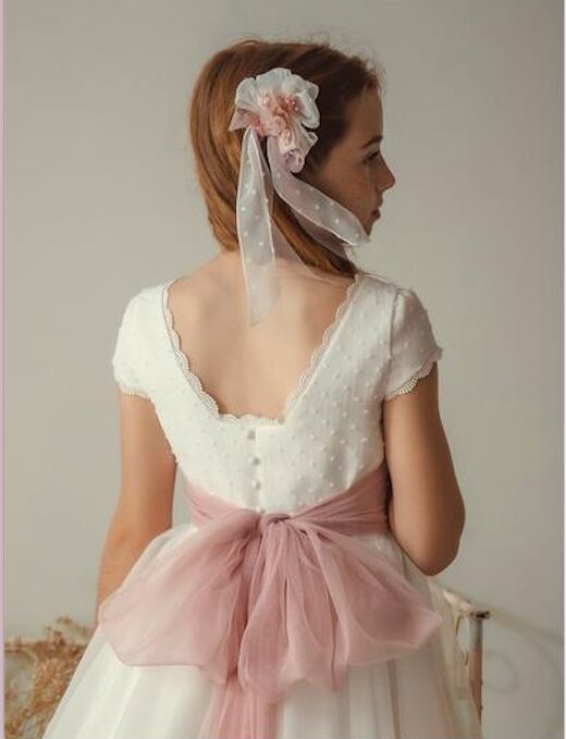 Vestido de comunión Marla X103 de plumeti con fajín rosa 2 Vestido de comunión Marla X103 (espalda)
