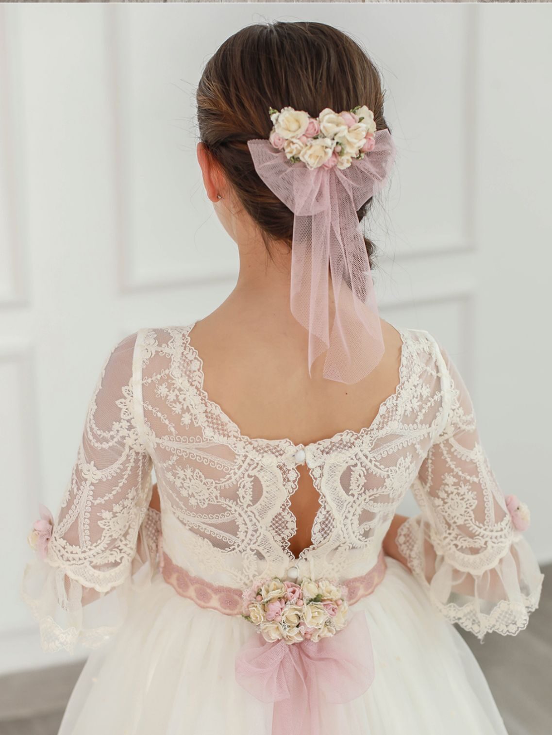 Vestido de comunión Marla Y148 de encaje con manga francesa 2 Vestido de comunión Marla Y148 (espalda)